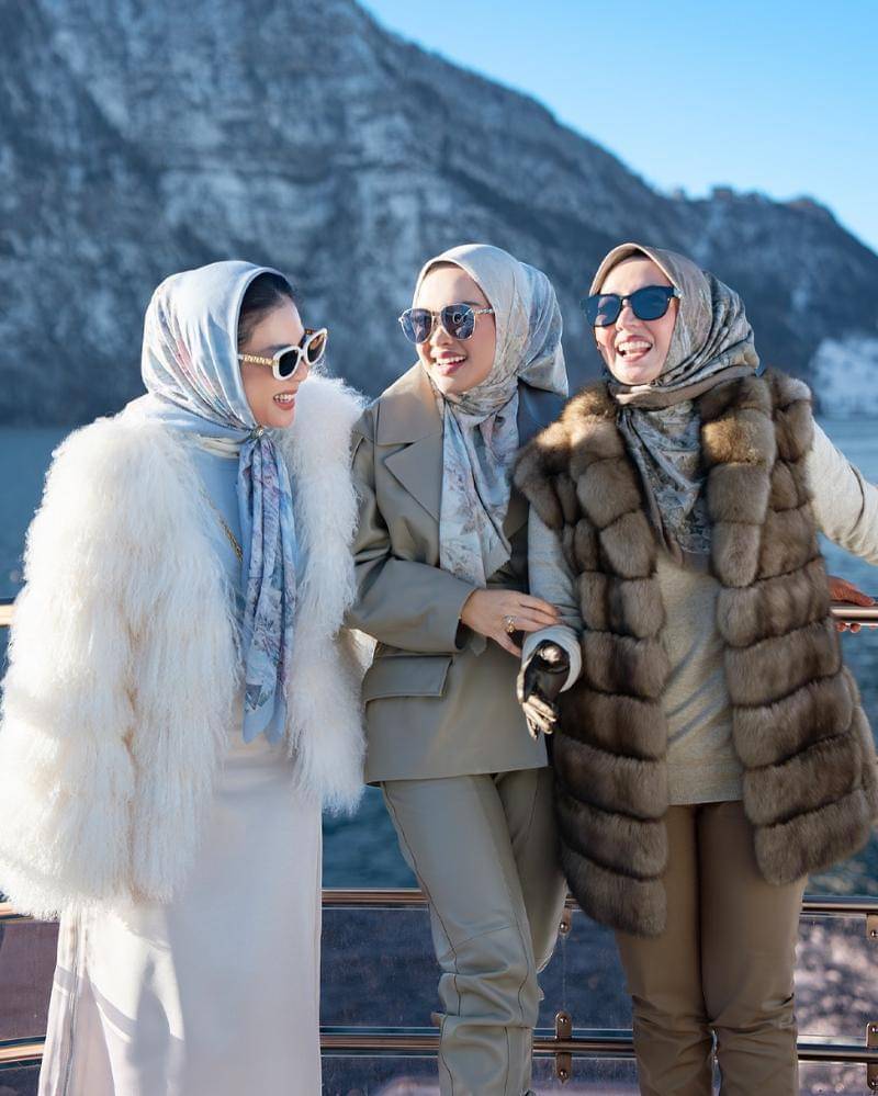 Instagram/buttonscarves